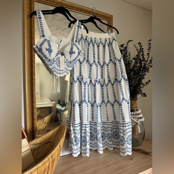 NWT BLOGGERS FAVE Commense White and Blue Skirt Set - Picture 1 of 12